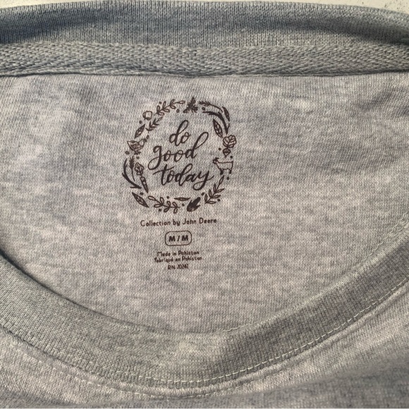 John Deere Gray Women's Sweatshirt with Horse Design NWT - M - Picture 3 of 10